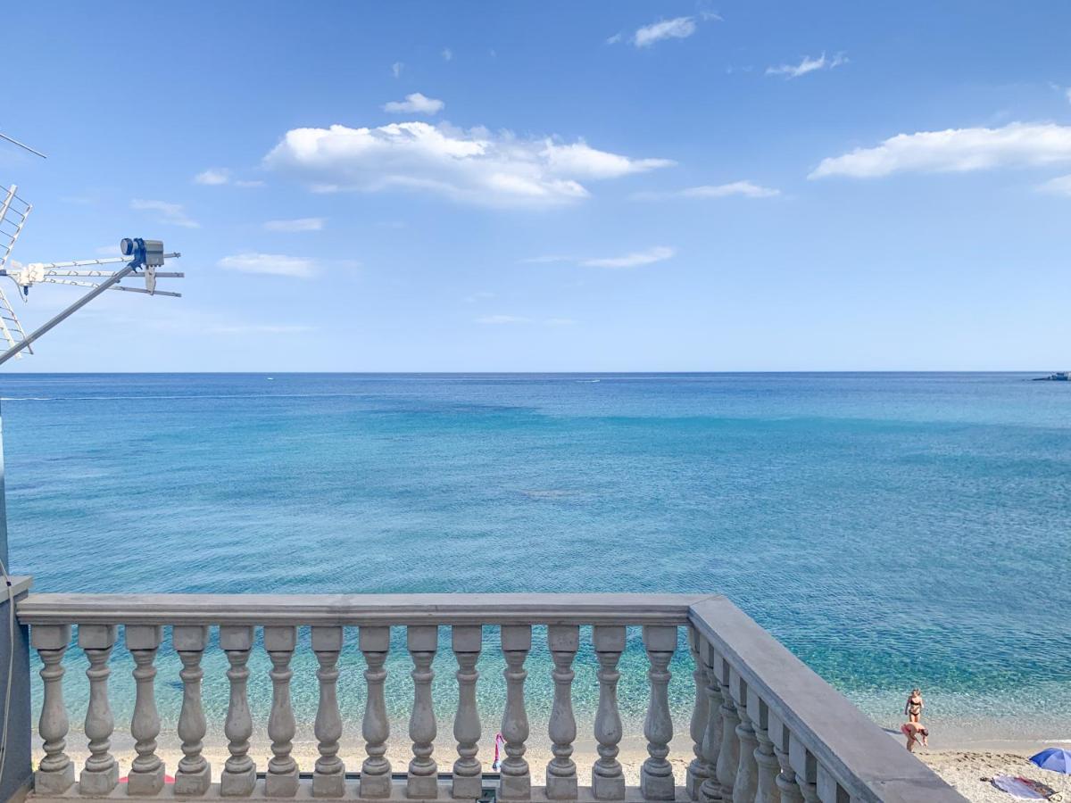 Maremare Apartments Giardini Naxos Exterior foto